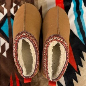 Tan platform slipper shoes!